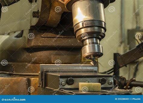 The Angle Chamfering Process With The Metal Plate Parts On Nc Milling