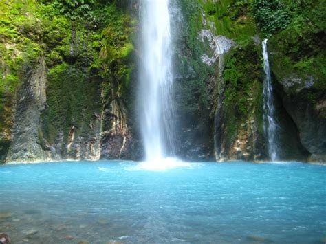 Bagaikan Di Negeri Dongeng Pilihan Air Terjun Indah Di Indonesia Ini