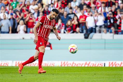 Coup du chapeau Définition dans le Lexique du Foot SO FOOT