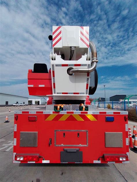 Wholesale Saic Iveco 32m Water Tower Fire Fighting Truck 32JP In