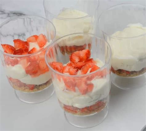 5 Minute No Bake Strawberry Cheesecake Cups