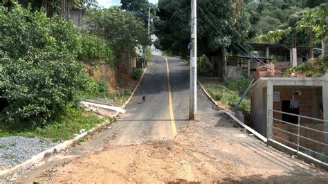 Hist Ria Se Repete Poste Fica No Meio Da Rua Ap S Obra No Es