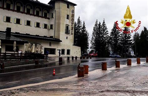 Maltempo Frana A Cortina D Ampezzo Colata Detritica A Passo Tre Croci