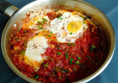 Amazing Shakshuka Recipe Poached Eggs In Spicy Tomato Pepper Sauce Recipe By Cook Took Cookpad