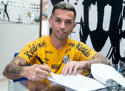 Carabajal é registrado no BID e pode estrear pelo Santos santos ge