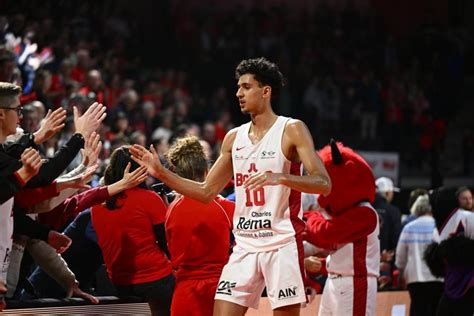 Basket La Jl Bourg S Incline Domicile Face Ulm En Eurocoupe