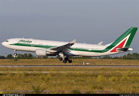 Fileairbus A330 202 Alitalia Jp7187398 Wikimedia Commons