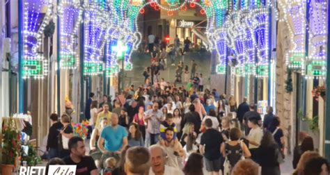 Notte Bianca Negozi Aperti E Tributo Ai Queen Reatini In Centro Per