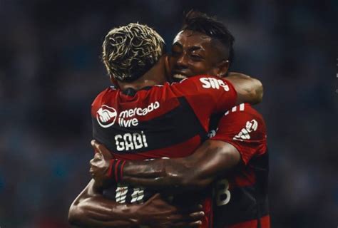 Flamengo vence o Grêmio na Arena e abre grande vantagem na semifinal da