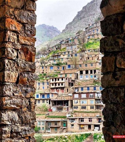 نمایی زیبا از روستای هجیج شهر پاوه نزدیک به کرمانشاه از دیدنی های خوب