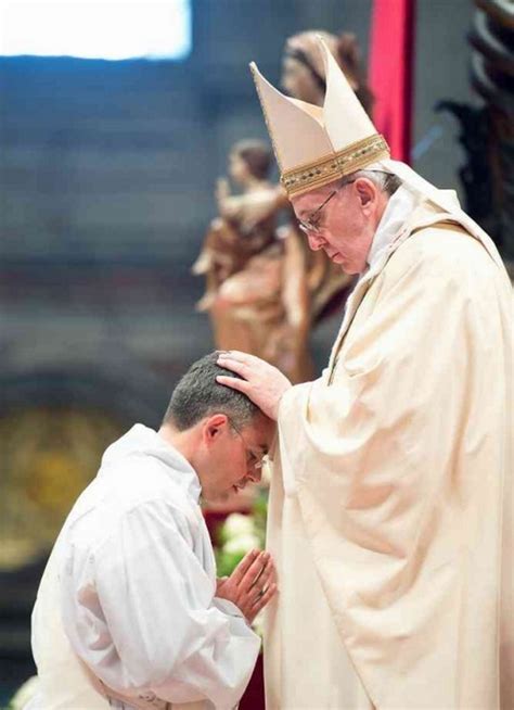 Liturgia Papal El rito de ordenación sacerdotal III