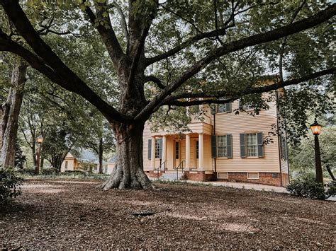 Timeless Charm: Exploring 5 Historic Neighborhoods in Raleigh, NC