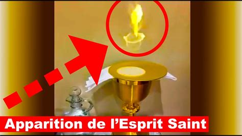 L Esprit Saint Apparait Au Dessus D Une Hostie Youtube