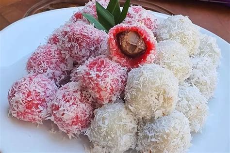 Meriahkan Lomba 17 Agustus Ini Resep Klepon Merah Putih Kenyal Pecah