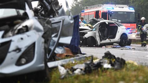 Tote und Verletzte Polizei spricht von riesengroßem Trümmerfeld nach