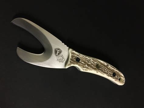 Field Dressing Game Using Hunting Knives Effectively Knifeknow How