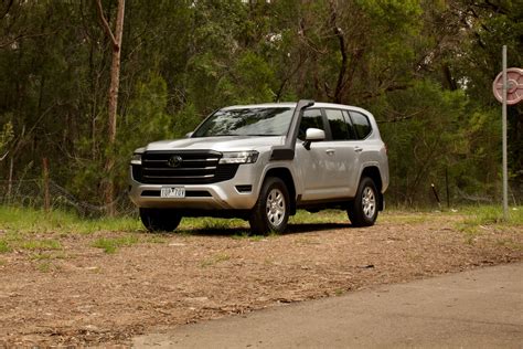 toyota landcruiser  series gx review discoverauto