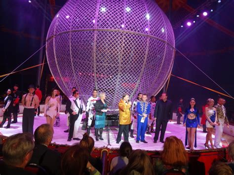 Dresdner Weihnachts Circus Premiere Begeistert Kinder Und Gro E