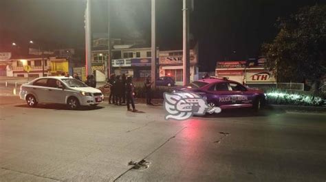 Choca contra patrulla de la sección Femenil de la Policía de Xalapa