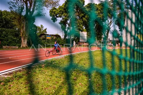 Latihan Atlet Peparnas Di Bandung Antara Foto