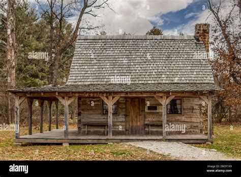 Backwoods Cabin Hi Res Stock Photography And Images Alamy