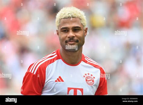 Serge GNABRY FC Bayern München Action Einzelbild Einzelmotiv