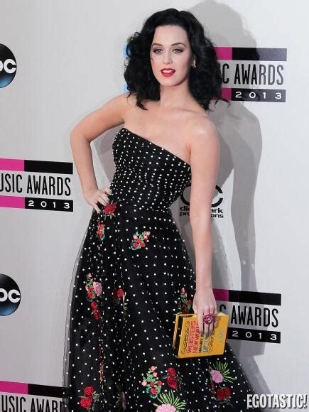 E Penampilan Artis Artis Hot Wanita Di Red Carpet American Music