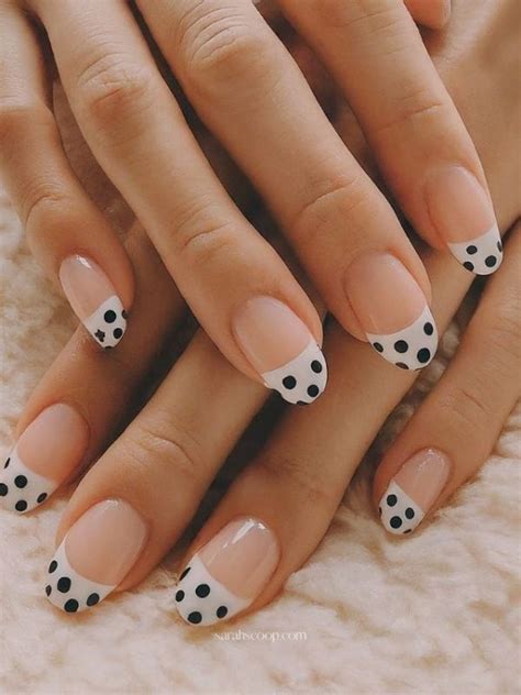 35 Simple Polka Dot Nail Art Designs