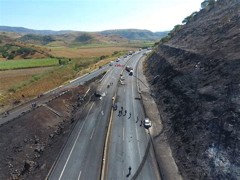 Al Menos Fallecidos Por Accidente De Pipa De Gas En Carretera En El