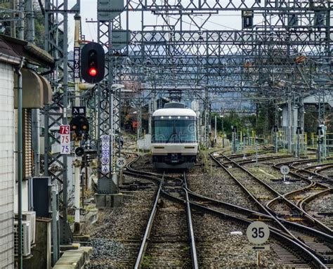 Ett Lokalt Drev Som Kommer Till JRstationen Redaktionell Fotografering