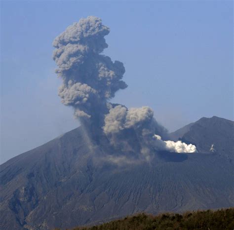 Erupção na Cratera Sakurajima Showa Japão Online