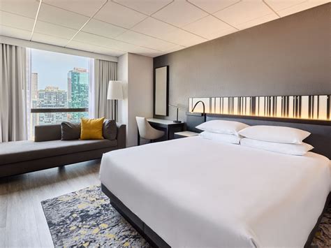 Spacious Hotel Suites in Downtown Chicago | Hyatt Regency Chicago