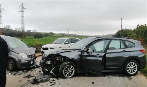 Scontro Frontale Tra Due Auto A Maierato Tre I Feriti