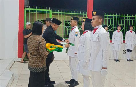 Camat Kukuhkan 35 Anggota Paskibra Kecamatan Air Besi Tahun 2024