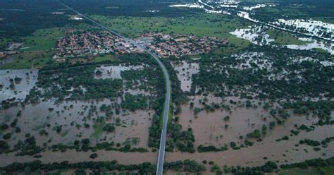 Oliveira Dos Brejinhos Ba Cheia Do Rio Paramirim Deixa Moradores