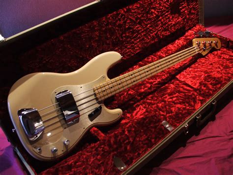 Classic 50s Precision Bass Fender Audiofanzine