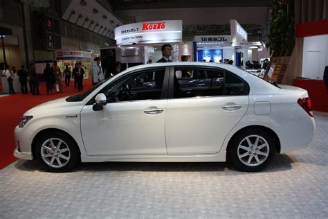 Toyota Corolla Axio Hybrid side