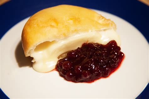 Gebackener Camembert Mit Preiselbeeren Kochfaszination De