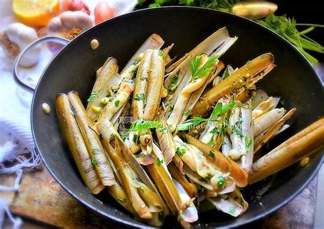 Poêlée de couteaux en persillade au basilic de Les petits plats du