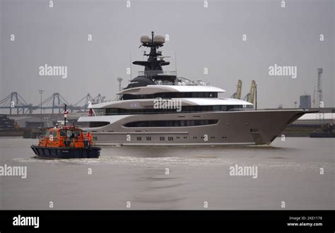 A Misty And Rainy Day On The Thames As Kismet A 952m Superyacht Owned