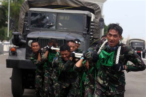 Prajurit Matra Laut Adu Ketangkasan Kesamaptaan Bahari Sindo Jatim