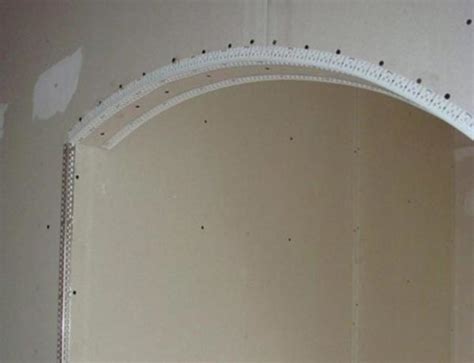 Как правильно приклеить пластиковый и металлический арочный уголок на ...