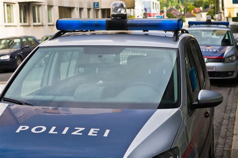 Falsche Polizisten Mann Hob Aus Angst 20 000 Euro Von Bankkonto Ab