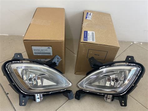 FOG LAMP LEFT RIGHT GENUINE PART ORIGINAL 92201 0X100 92202