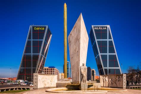 Porte De Leurope Architecture Moderne Madrid Espagne