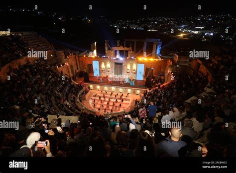 Jerash Jordan 26 Luglio 2023 La Gente Guarda Uno Spettacolo In Un