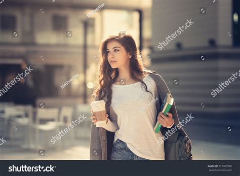 6 494 imágenes de Hot college girl Imágenes fotos y vectores de stock Shutterstock