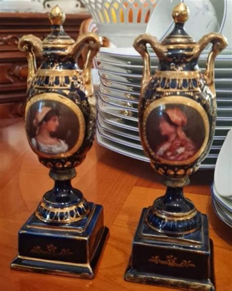 Комплект кралски, виенски малки , портретни вази. - Antiquecentre ...
