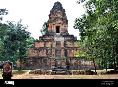 Temple Baksei Chamkrong Hi Res Stock Photography And Images Alamy