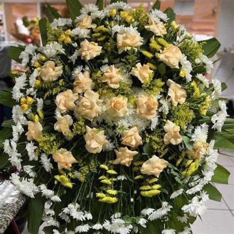 Coroa Fúnebre Super Luxo Floricultura 4R em Joinville